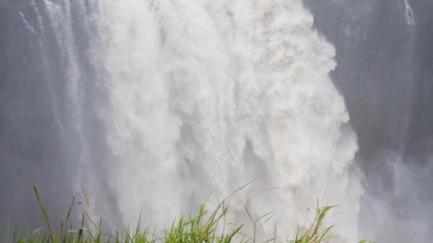 ザンビアとの国境でジンバブエの偉大なビクトリア滝のスローモーション映像 世界の7つの自然の驚異 ザンベジ川のモシア タニア — ストック動画