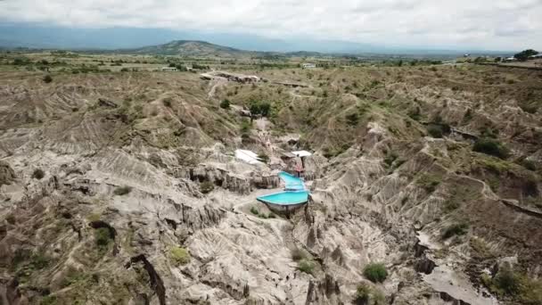 Imagens Aéreas Drones Mineral Natural Piscina Deserto Tatacoa Colômbia América — Vídeo de Stock