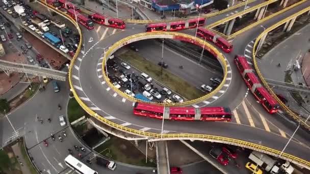 Drohnenaufnahmen Von Kreisverkehren Bogota Kolumbien Lateinamerika Verkehr Bogota Transmilenio Engagierter — Stockvideo