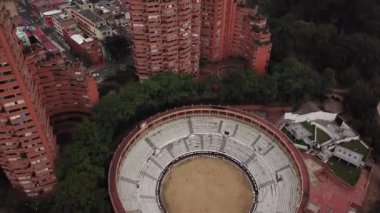 Bogota 'nın Santamaria Bullring ya da Plaza de Toros de Santamaria, Kolombiya, Latin Amerika' daki insansız hava aracı görüntüleri. Yüksek kalite 4k görüntü.