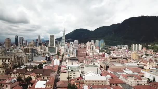 モルシュレートとバカタビルBdまたは南タワー コロンビア ラテンアメリカでボゴタのダウンタウンの空中ドローンショット 高品質の4K映像 — ストック動画