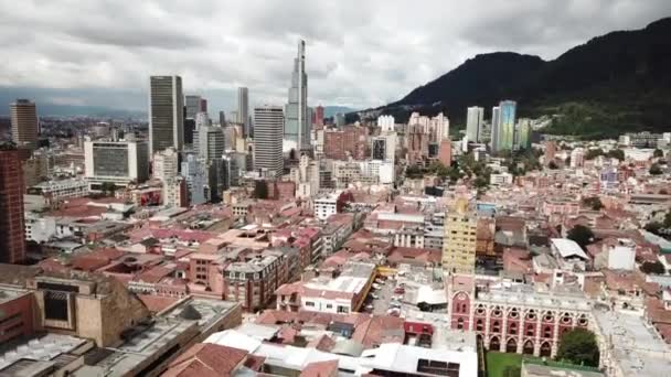 Drone Aéreo Filmado Centro Bogotá Com Monserrate Bacata Building South — Vídeo de Stock