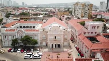 Cartagena, Kolombiya. Cartagena 'daki Teatro Heredia' nın Drone Shot 'u. Yüksek kalite 4k görüntü.