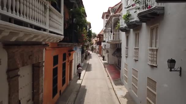Cartagena Kolumbie Dron Shot Starého Města Cartagena Leť Úzkou Uličkou — Stock video