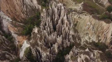 Los Estoraques Eşsiz Doğal Alan, Kolombiya, Latin Amerika 'nın insansız hava aracı görüntüleri. Güzel Kolombiya keskin kayaları. Kolombiya 'nın Norte de Santander bölgesinde güzel bir manzara. 4K görüntü.