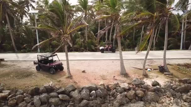 Imágenes Aéreas Carro Golf Conduciendo Por Carretera Tropical Isla San — Vídeo de stock
