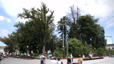 Popayan, Kolombiya - 15 Ocak 24: Caldas Parkı, Beyaz Popayan Şehri.