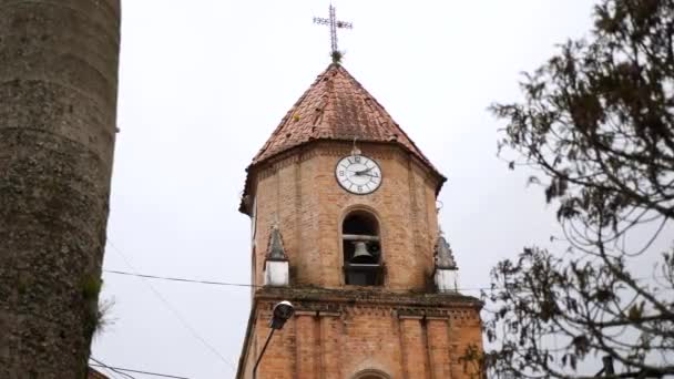 哥伦比亚威拉省圣奥古斯丁美丽的教堂 屋顶上 4K镜头 — 图库视频影像