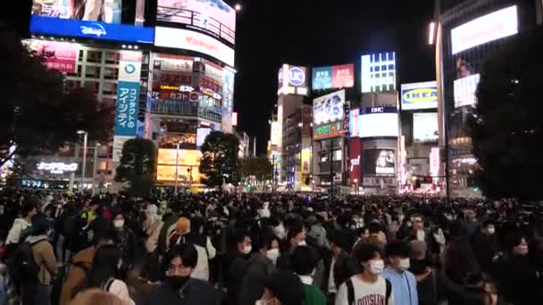 Tokyo Japon Janvier Foule Japonais Marchant Sur Shibuya Brouillage Traversant — Video