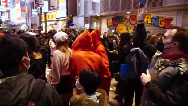 Tokio Japonsko Leden Dav Japonců Kráčí Noci Křižovatce Shibuya Halloween — Stock video