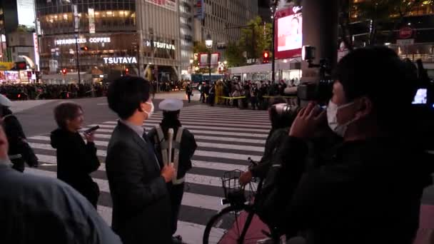 Tokio Japan Januar Eine Menschenmenge Von Japanern Die Auf Shibuya — Stockvideo