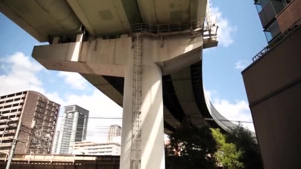 Autostrada Che Attraversa Tkp Gate Tower Building Osaka Giappone Superstrada — Video Stock