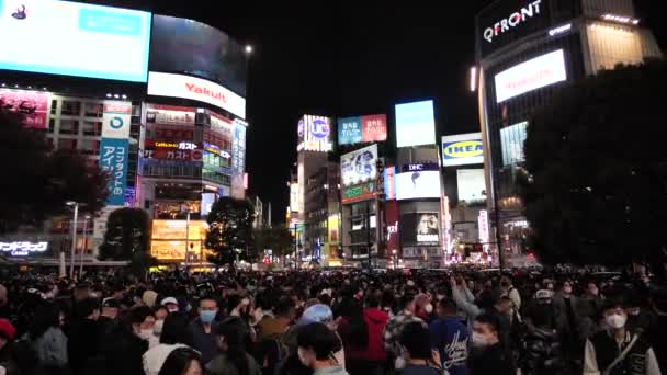 Tokyo Japon Janvier Foule Japonais Marchant Sur Shibuya Brouillage Traversant — Video