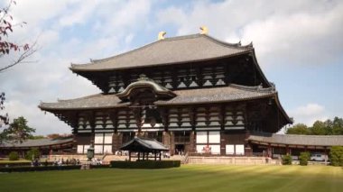 Nara Todaiji Büyük Buda Salonu. Japonya 'nın en büyük tahta tapınağı Todai-ji. Yüksek kalite 4k görüntü
