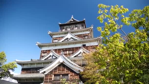 日本の夏の間の広島城4K映像 ブルースカイ — ストック動画