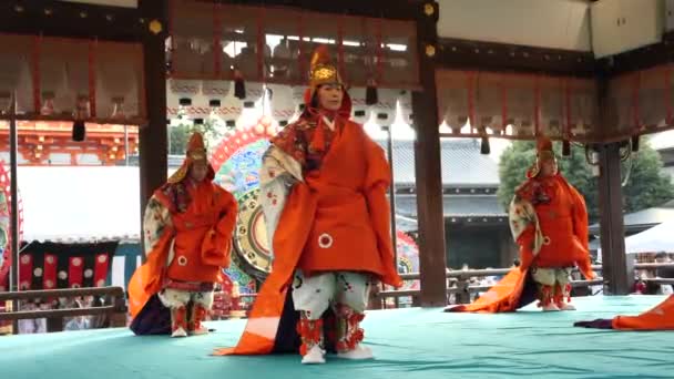 日本京都 2024年2月25日 Bugaku在Yasaka Shrine Kyoto的奉献 日本合奏布加库的表演 宫廷舞蹈和音乐 高质量的4K镜头 — 图库视频影像