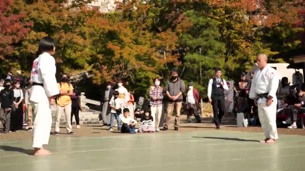 日本京都 2024年2月25日 北海道黑带学生 练习鞠躬 纪律或自卫 战斗示范 高质量的4K镜头 — 图库视频影像