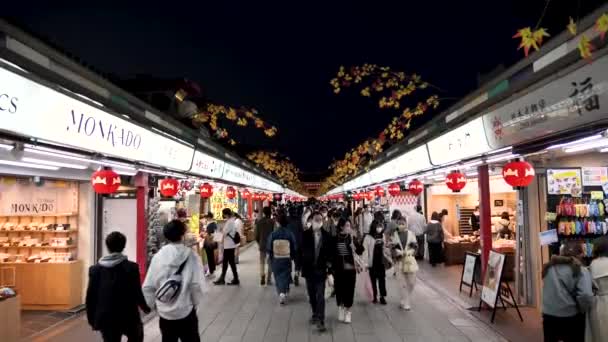 Tokyo Japan Februari 2024 Turistträngsel Shoppinggata Nära Sensoji Temple Asakusa — Stockvideo