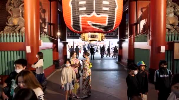 Tokyo Japan Februari 2024 Kaminarimonporten Turist Folkmassa Shoppinggata Nära Sensoji — Stockvideo