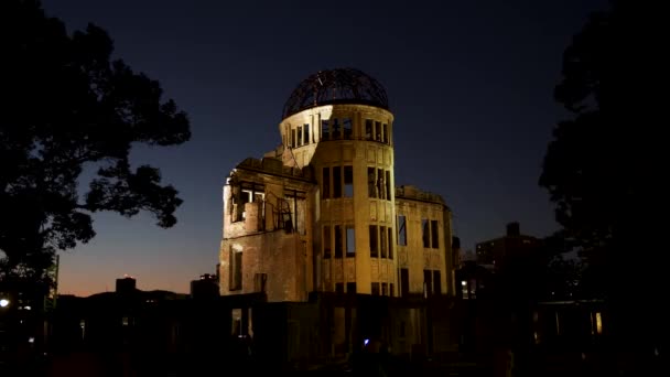 广岛原子弹圆顶晚上在日本广岛和平纪念公园 高质量的4K镜头 — 图库视频影像