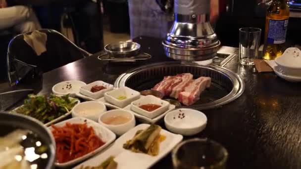 Typický Korejský Gril Korejské Barbecue Vařené Podávané Restuarant Soulu Jižní — Stock video