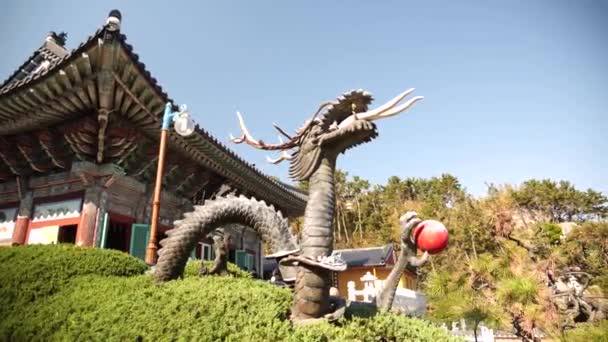 Draksymbol Vid Haedong Yonggungsa Temple Nära Busan Sydkorea Högkvalitativ Film — Stockvideo
