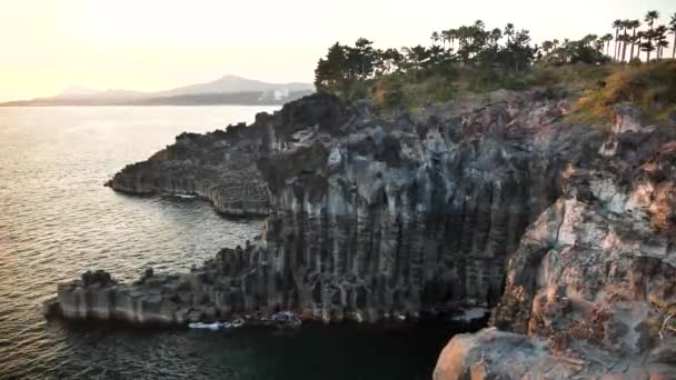 Jusangjeollidae Daepo Jusangjeolli Cliff Pôr Sol Ilha Jeju República Coreia — Vídeo de Stock