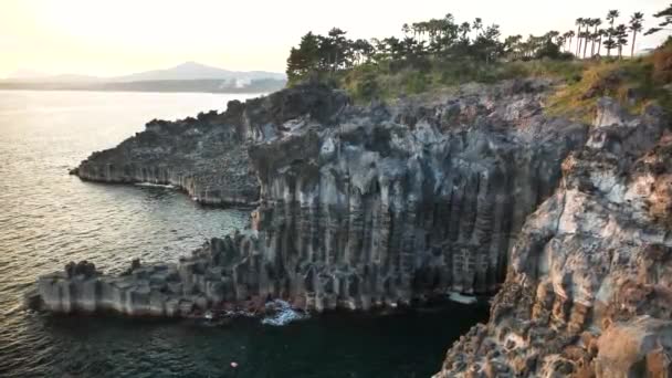 Jusangjeollidae Daepo Jusangjeolli Cliff Atardecer Isla Jeju República Corea Formación — Vídeos de Stock