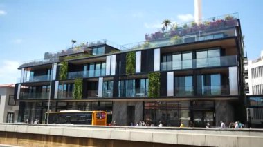 Funchal, Madeira, Portekiz 'de yeni apartmanlar. Yüksek kalite 4k görüntü