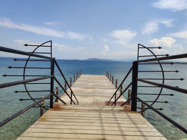 Ufuk Geçidi: Uçsuz bucaksız maviliğe uzanan iskele, Keşif ve Sonsuz Olasılıklar Macerası