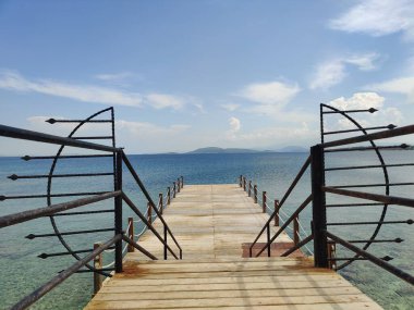 Ufuk Geçidi: Uçsuz bucaksız maviliğe uzanan iskele, Keşif ve Sonsuz Olasılıklar Macerası