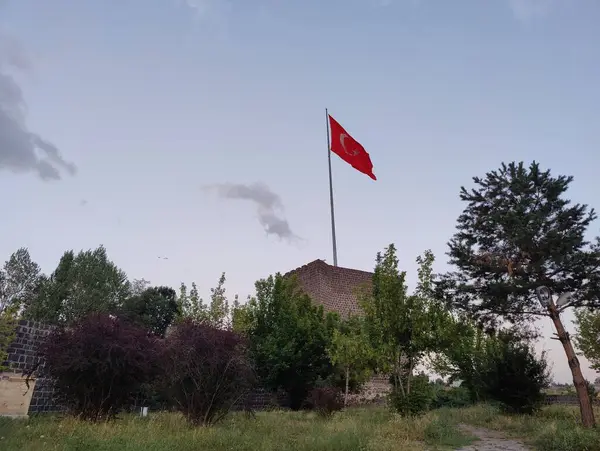 Stock image Malazgirt, Turkey, July, 24, 2024, Rising Power The Turkish flag on the historic Malazgirt Kaesi against the deep blue sky - a symbol of resilience and pride.