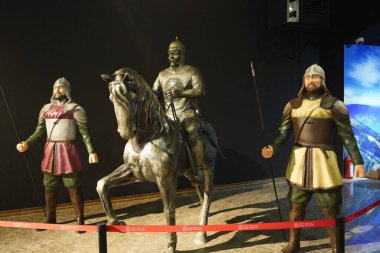 Manzikert, Türkiye, 30 Temmuz 2024, Türkiye Tarihi Yolculuğu: Orta Asya 'dan Modern Çağa, Mu Malazgirt Türk Tarih Müzesi' nde Semboller, Eserler ve Anahtar Anlar Araştırması.