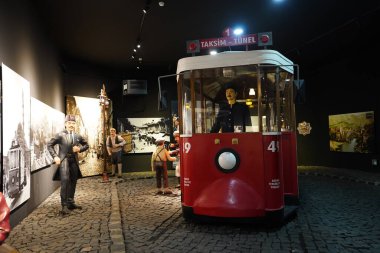 Manzikert, Türkiye, 30 Temmuz 2024, Türkiye Tarihi Yolculuğu: Orta Asya 'dan Modern Çağa, Mu Malazgirt Türk Tarih Müzesi' nde Semboller, Eserler ve Anahtar Anlar Araştırması.