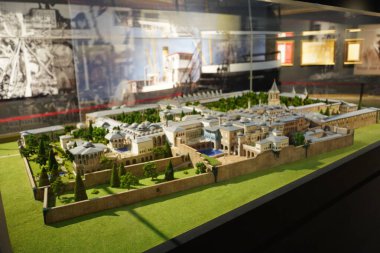 Manzikert, Türkiye, 30 Temmuz 2024, Türkiye Tarihi Yolculuğu: Orta Asya 'dan Modern Çağa, Mu Malazgirt Türk Tarih Müzesi' nde Semboller, Eserler ve Anahtar Anlar Araştırması.