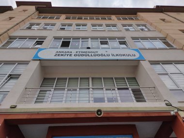 Ankara, Türkiye, 30 Eylül 2024, Zekiye Güdulluoğlu İkokulu Binas (İngilizce: Zekiye Güdulluoğlu İlköğretim Okulu)