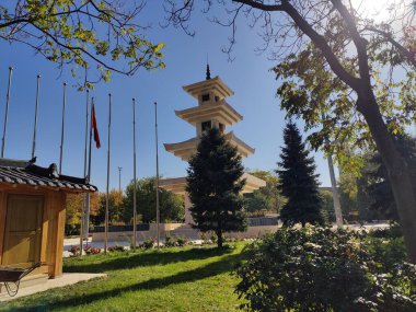 Ankara, Türkiye, 9 Ekim 2024, Kore 'de savaşan Türk askerlerinin anma töreni. Kore Savaşı 'ndaki Türk Askerleri Anıtı: Uzun, Köprü Tarihi ve Şeref Kulesi