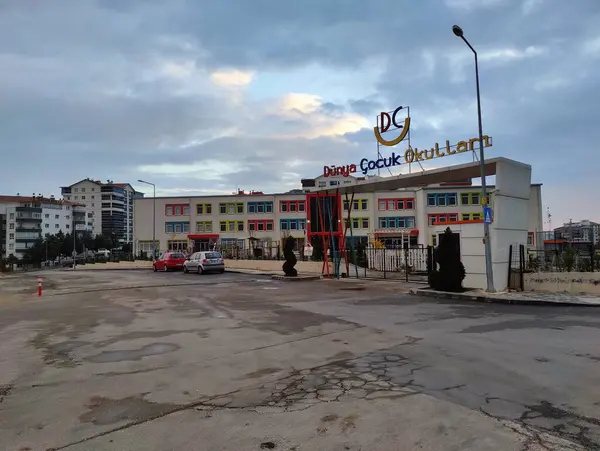 Türkiye, Kasım, 15, 2024, Teknokent Okul Binası, Dünya Çocuk Okulları (Türkçe: Teknokent, Dunya Cocuk Okulları)