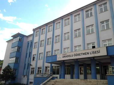 Karabuk, Türkiye, 5 Eylül 2013, Karabuk Anadolu Öğretmen Lisesi: Geleceğin Rüyalarının Köklendiği Bilginin Şekillendirildiği Ana Bina ve Yurtlar.