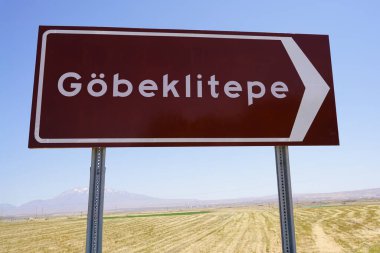 Gbeklitepe: Antik Taşların İnsanlığın İlk Ruhsal İnançlarına Sessiz Şahitler Olarak Durduğu, Tarih Öncesi Medeniyetin Gizemlerini Açıklayan Dünyalar Bilinen Eski Tapınak Kompleksi.