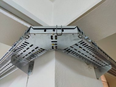 Metal Yollar Ağı: Altyapı ve Fikirlerde Bağlantı, Kuvvet ve Yönü Sembolize Etme