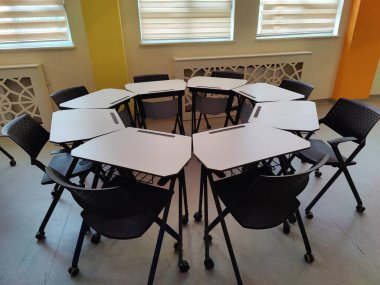 Esnek Masa Düzenlemesi ile Modern İşbirliği Sınıfı