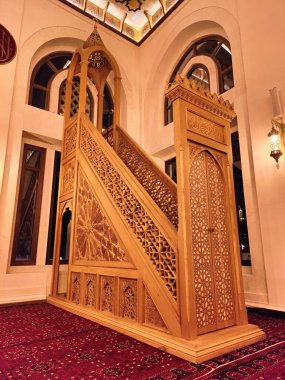 Majestic Minbar: İslam Mimarisinde Ruhsal Yükseliş ve Sanatsal Sanatın Sembolü