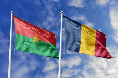 Bir Burkina Faso ve Romanya bayrağı, Avrupa-Afrika ilişkilerinin bir metaforu, dostluğu ve kültürel değişimi simgeleyen mavi gökyüzüne karşı el sallıyor.