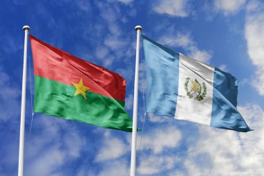 Bir Burkina Faso ve Guatemala bayrağı, küresel birlik için bir metafor, mavi gökyüzüne karşı birlikte dalgalanıyor, dostluğu ve kültürel değişimi simgeliyor..