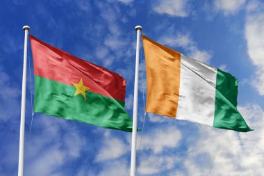Burkina Faso ve Fildişi Sahilleri 'nin bayrakları Mavi Gökyüzüne Karşı Birlikte Dalgalanıyor, Batı Afrika Kardeşliği ve Bölgesel İşbirliği' ni simgeliyor.