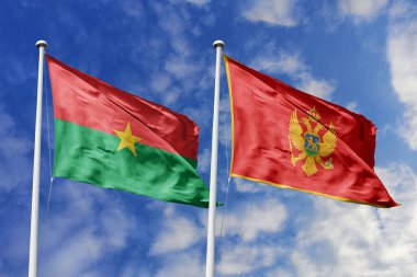Burkina Faso ve Karadağ 'ın Bayrakları Canlı Mavi Gökyüzüne Karşı Yanyana