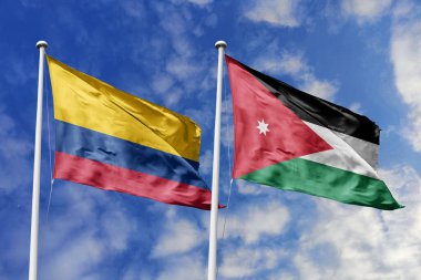 Kolombiya ve Ürdün bayrakları zarif bir şekilde mavi gökyüzüne doğru dalgalanıyor. Uluslararası dostluğu, kültürel diyaloğu ve küresel diplomatik bağları temsil ediyorlar..