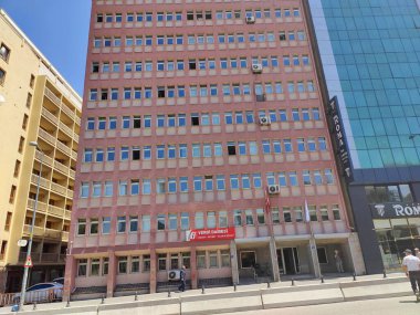 Ankara, Türkiye, 21 Temmuz, 2025, Ankara 'daki Çağdaş Türk Vergi Dairesi, Mali İdareyi ve Kamu Hizmetlerini Sembolize Ediyor