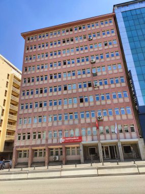 Ankara, Türkiye, 21 Temmuz, 2025, Ankara 'daki Çağdaş Türk Vergi Dairesi, Mali İdareyi ve Kamu Hizmetlerini Sembolize Ediyor